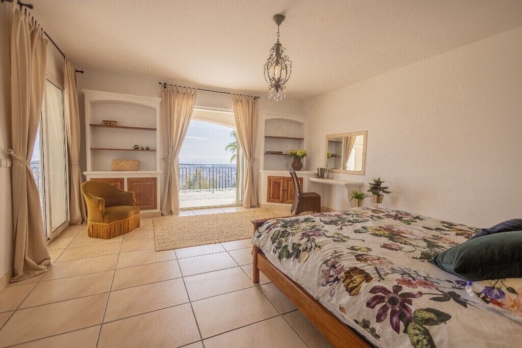 7 chambres, fer et planche à repasser, Wi-Fi, draps fournis