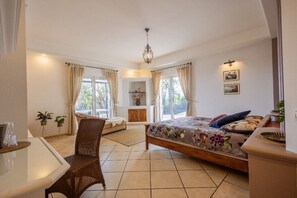 7 bedrooms, iron/ironing board, WiFi, bed sheets