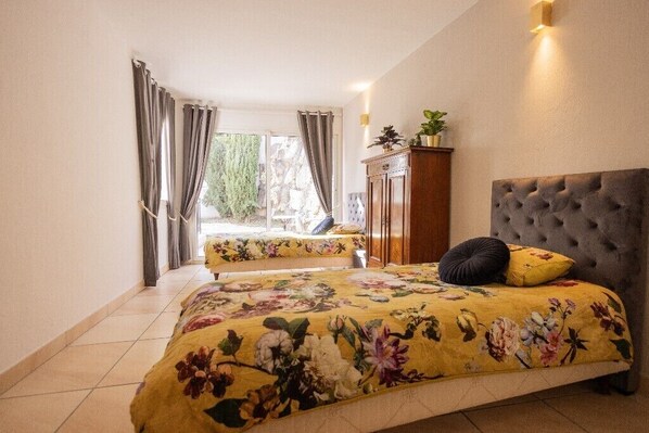 7 chambres, fer et planche à repasser, Wi-Fi, draps fournis