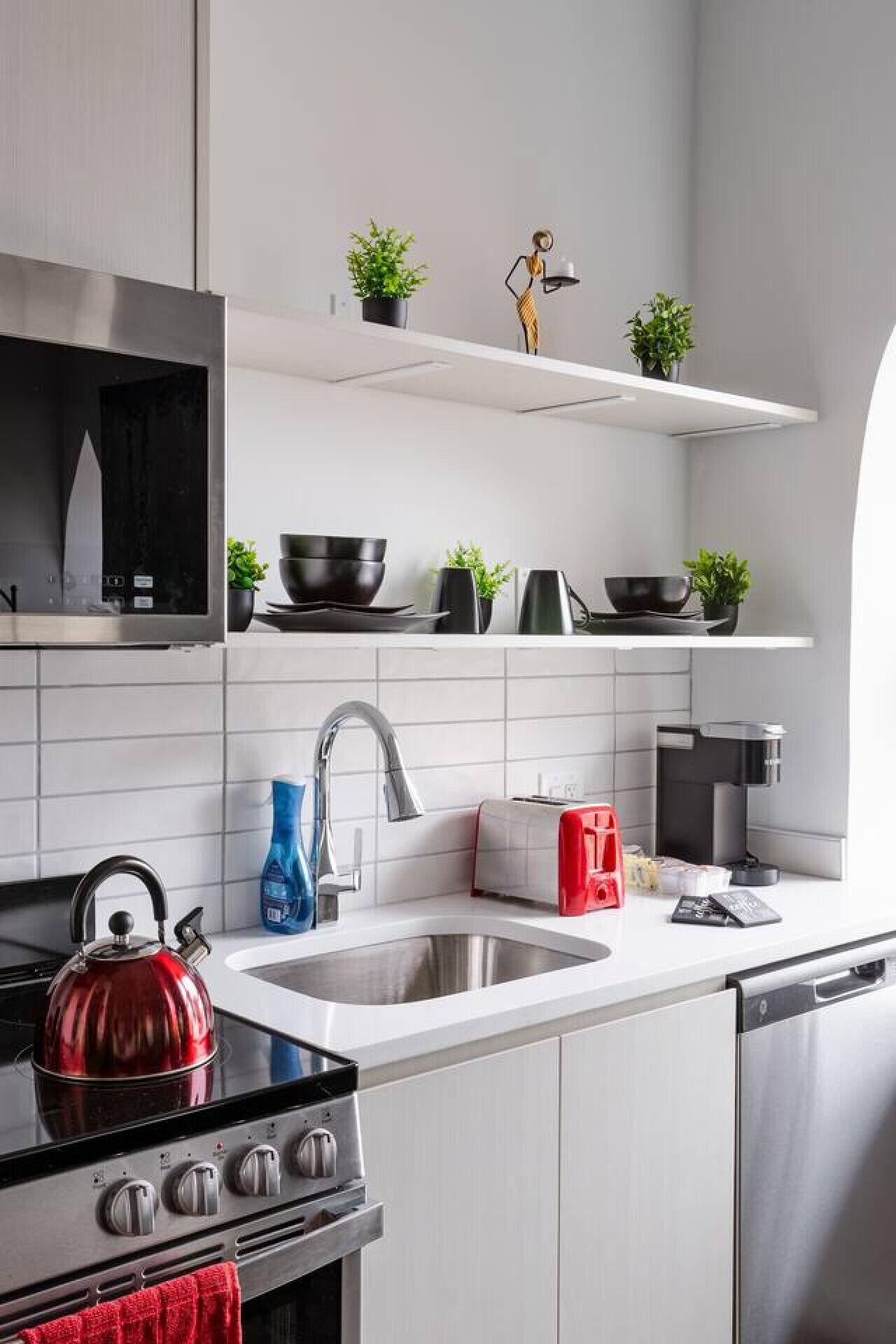 Refrigerador, microondas, horno y parrilla de estufa 