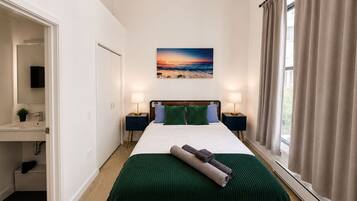 1 slaapkamer, een bureau, een strijkplank/strijkijzer, gratis wifi