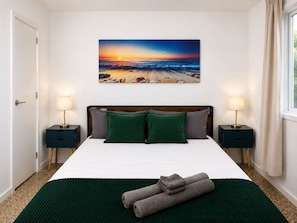 1 bedroom, desk, iron/ironing board, free WiFi - Peaceful Cozy Beach View| 13 mins DT | 4 mins Lake (Chicago)