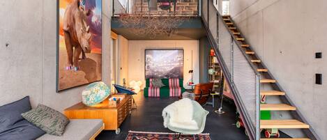 Televisor intel·ligent i llibres