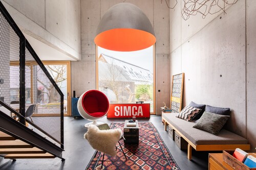 Cozy Art House for families and friends, urban, 150 sq with garden