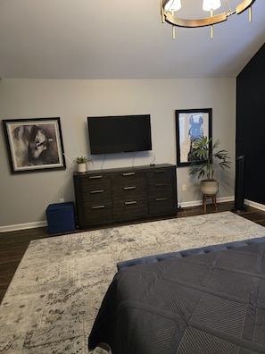 2 chambres, coffres-forts dans les chambres, bureau
