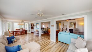 Living area - Recently Updated Home w/ Private Pier/boat Slip (Orange Beach)