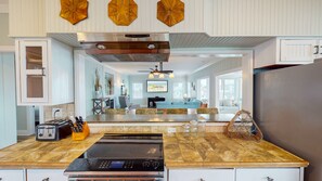 Tủ lạnh, lò vi sóng, lò nướng, bếp nấu 