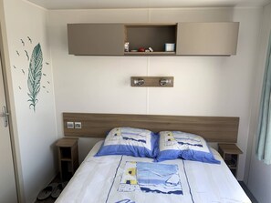 3 chambres, fer et planche à repasser