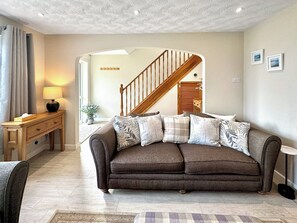 Living area - 3 bedroom accommodation in Barrow-in-Furness (Barrow-in-Furness)