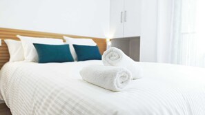 2 室のベッドルーム、アイロン / アイロン台、WiFi、ベッドシーツ