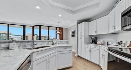 Charming 2bd/2ba w/ Bay View, Pool w/ Lazy River