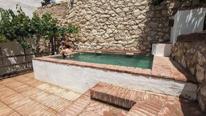 A stone wall, a swimming pool, and a wooden deck. - Tranquilidad Rural. Molino Viejo de Salar (Salar)