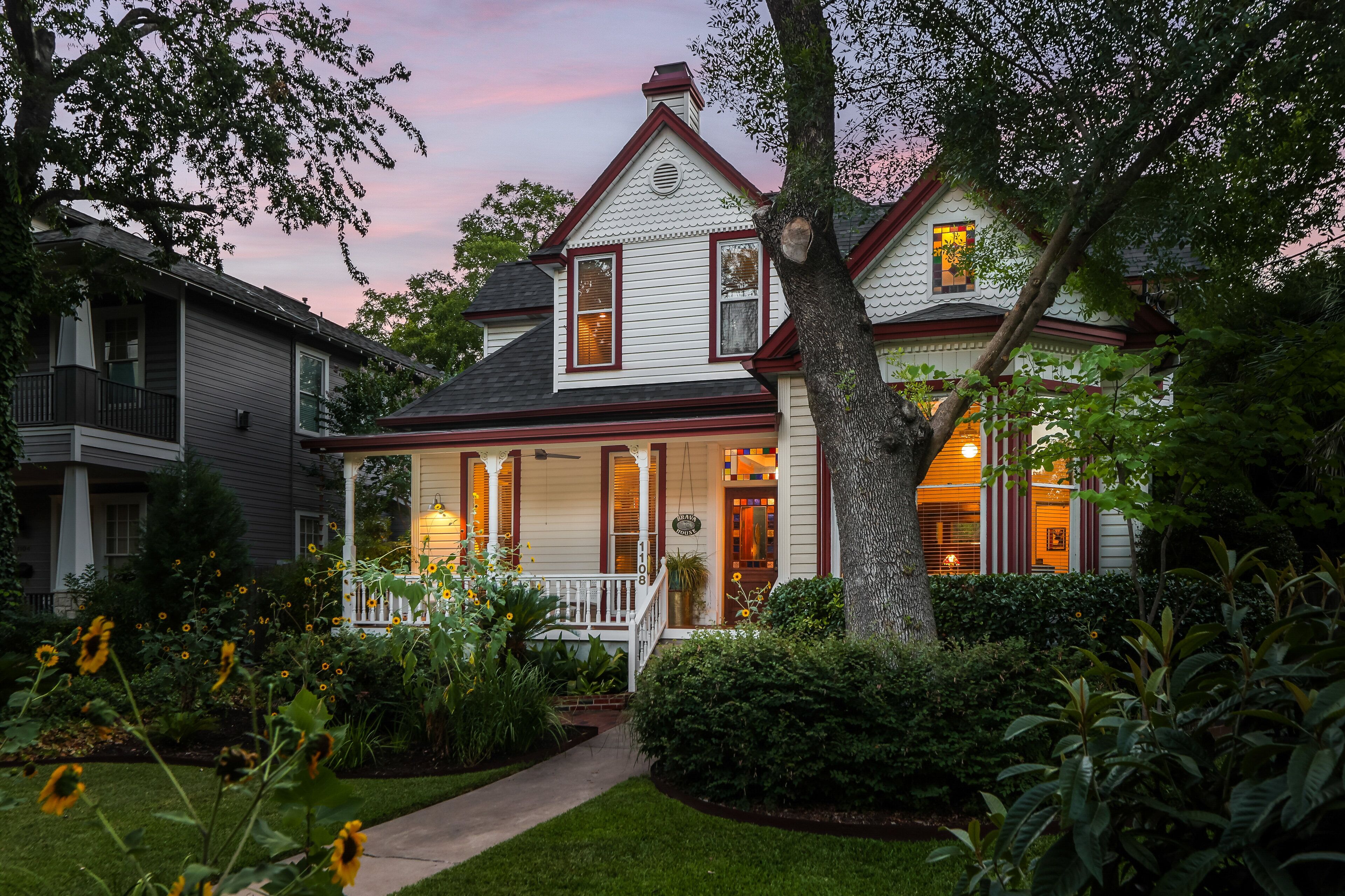 Austins only downtown bed and breakfast in the heart of the Historic Clarksville