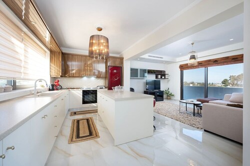 Olive Green Haven-3BR-Private Parking-Balcony