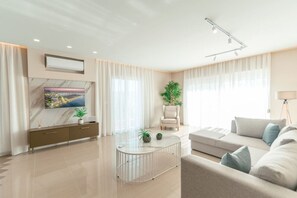 Smart TV - Designer Stay 100sqm | Wood & Marble | 5min to Sea (Kos)