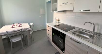 Cozy and modern apartment a stone's throw from the sea