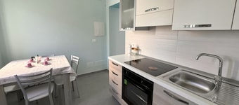 Cozy and modern apartment a stone's throw from the sea