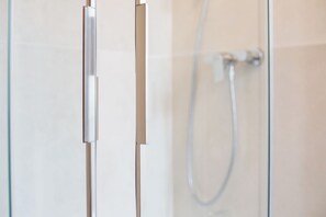 Shower, hair dryer, bidet, towels - Superior Suite 3rd floor (Verona)
