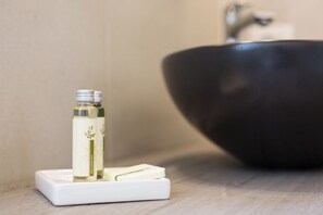 Shower, hair dryer, bidet, towels - Superior Suite 3rd floor (Verona)