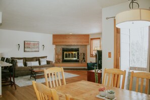 Interior - Just Listed! Mountain views, 5 min walk to lifts, 2-bedroom condo in Keystone (Keystone)
