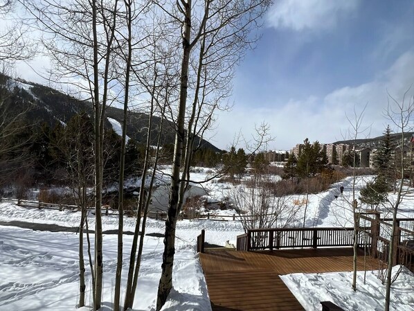 Property grounds - Just Listed! Mountain views, 5 min walk to lifts, 2-bedroom condo in Keystone (Keystone)