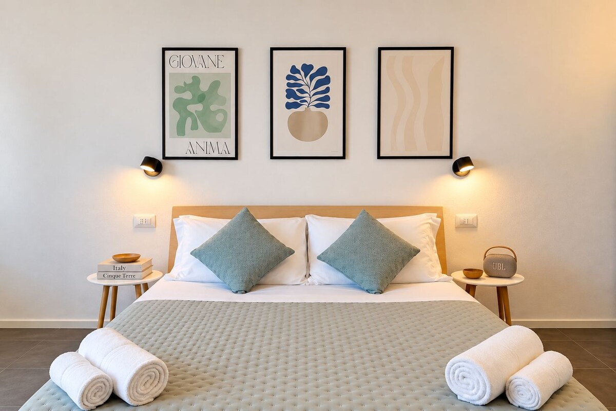 Studio | Premium bedding, memory foam beds, desk, laptop workspace