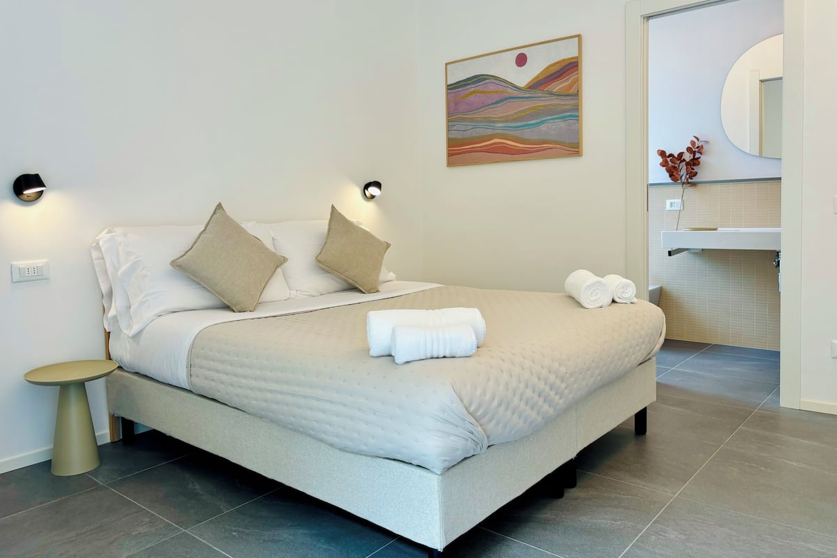 Comfort Room, Non Smoking, Garden View | Premium bedding, memory foam beds, desk, laptop workspace