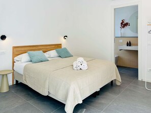 Comfort Room, Non Smoking, Garden View | Premium bedding, memory foam beds, individually decorated - Villa Reise (Riomaggiore)