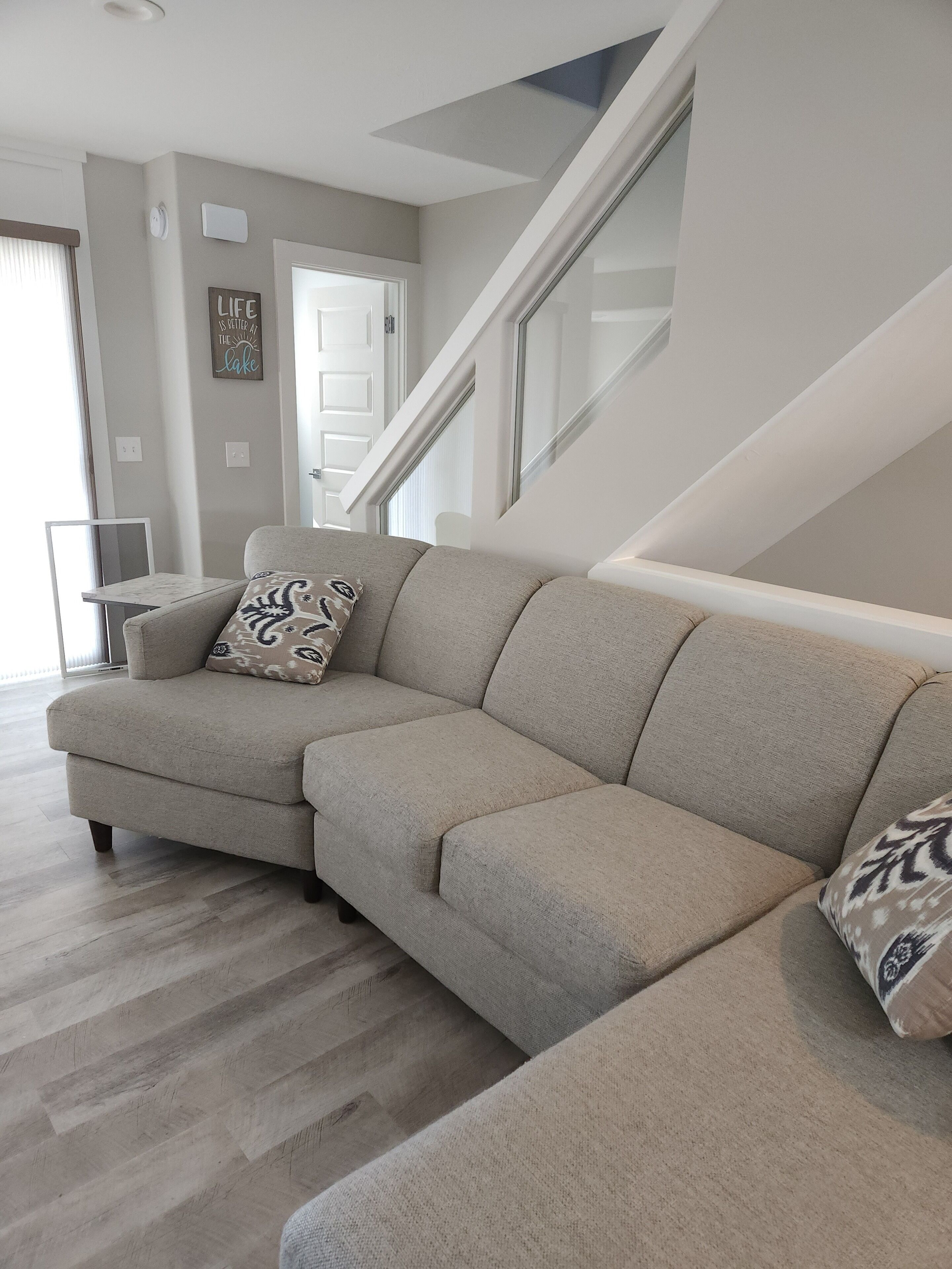 TV connectée, jeux vidéo, lecteur de DVD, livres