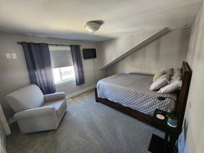 3 bedrooms, in-room safe, desk, travel cot