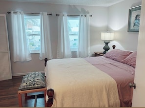 2 bedrooms, desk, free WiFi, bed sheets