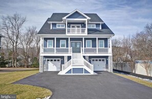 Exterior - Dream getaway just 2 miles from Fenwick or OC beach. 5BR house sleeps up to 13 (Selbyville)