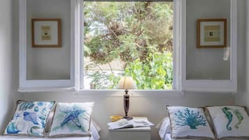 4 chambres, coffres-forts dans les chambres, fer et planche Ă repasser