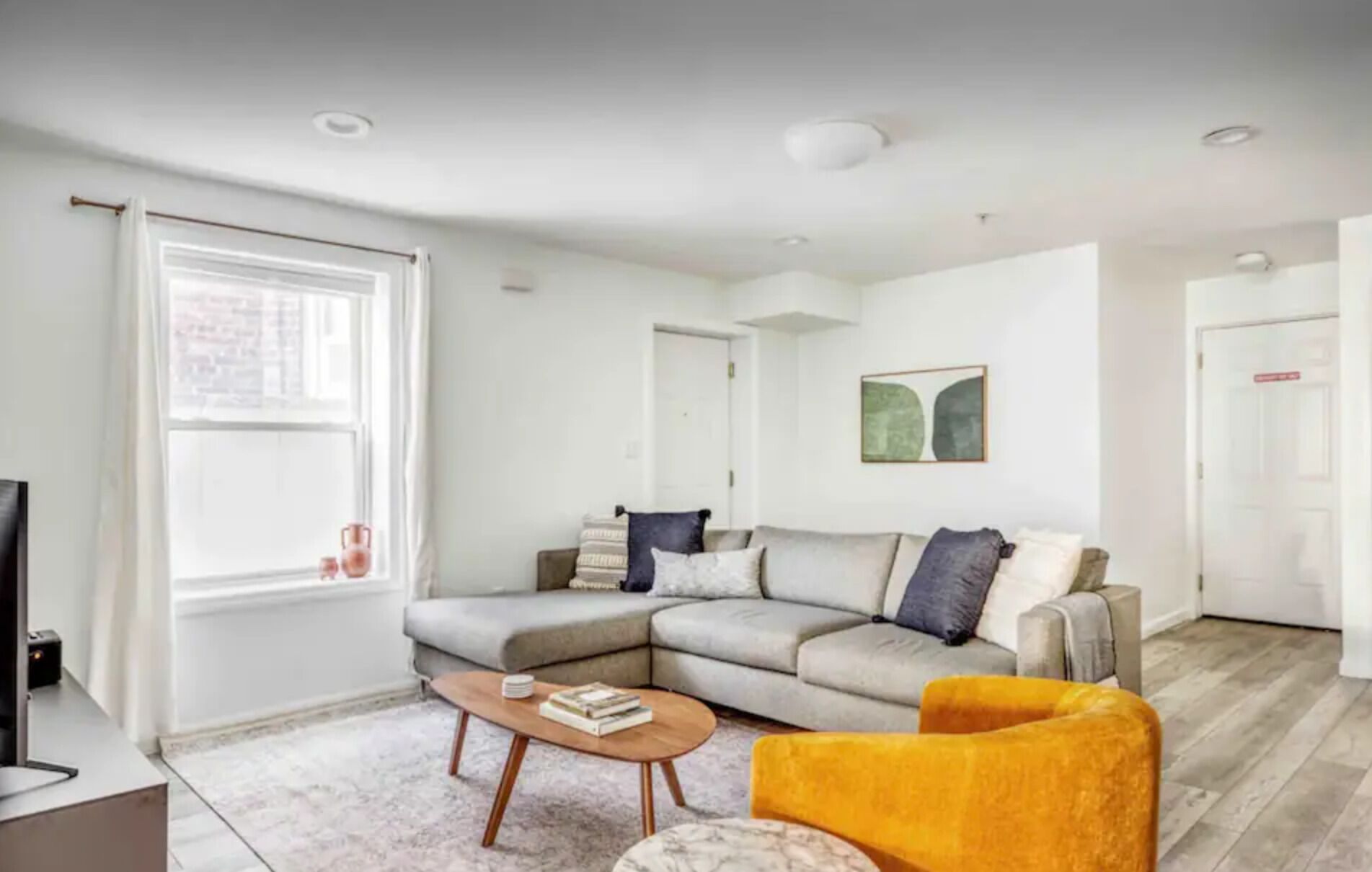 2 BR- Spacious and modern 15 mins to NYC