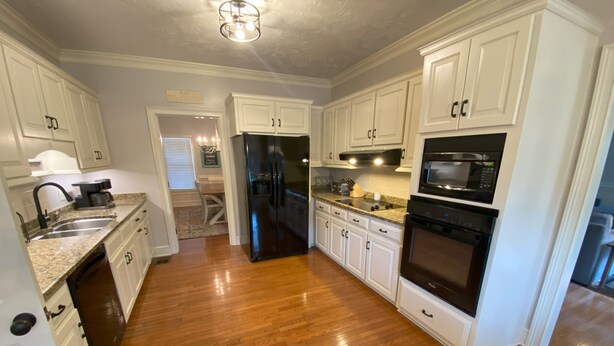 Private kitchen - 4.3 Miles/10 mins to Augusta National/Masters. Large quiet lot. Near West Lake. (Martinez)