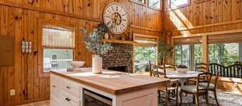 Lakeside 3 BR Retreat - Huge Decks, 1 mile from Hurricane Marina & Beach