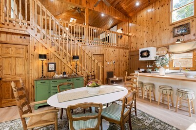 Lakeside 3 BR Retreat - Huge Decks, 1 mile from Hurricane Marina & Beach