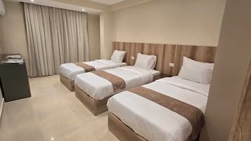 Tripla Standard, vista città | Minibar, Wi-Fi gratuito, lenzuola