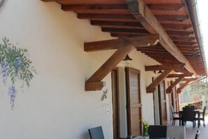 Outdoor dining - 2 bedroom apartment in tuscany (Toscana)