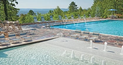 1 Bedroom, Sleeps 4, Full Kitchen, Fairfield Bay Resort!