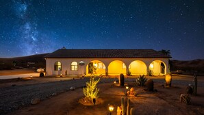 Exterior - Private 2 Acres - Pool, Hot Tub, Stargazing (Joshua Tree)
