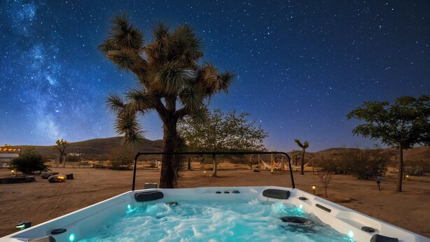 Outdoor spa tub - Private 2 Acres - Pool, Hot Tub, Stargazing (Joshua Tree)