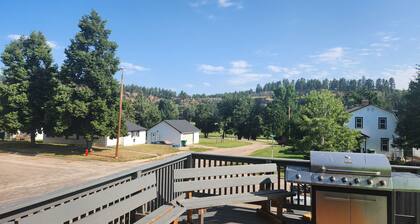 Lovely 5-bedroom 2 bath house in Sturgis with AC, WiFi