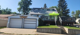 Lovely 5-bedroom 2 bath house in Sturgis with AC, WiFi