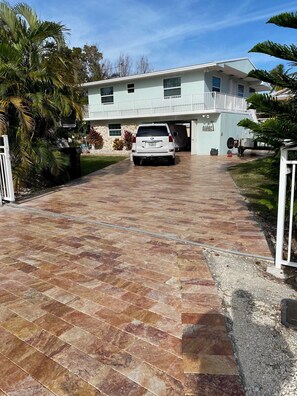 Property grounds - Charming 2-bedroom house in enchanting Islamorada.   (Islamorada)