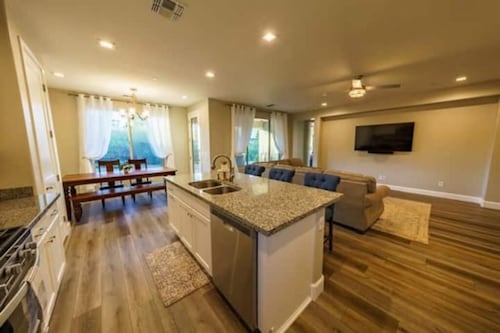 Wine Country, Clarkdale Luxury Full House Near Sedona with Parking 