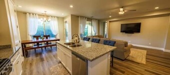 Wine Country, Clarkdale Luxury Full House Near Sedona with Parking