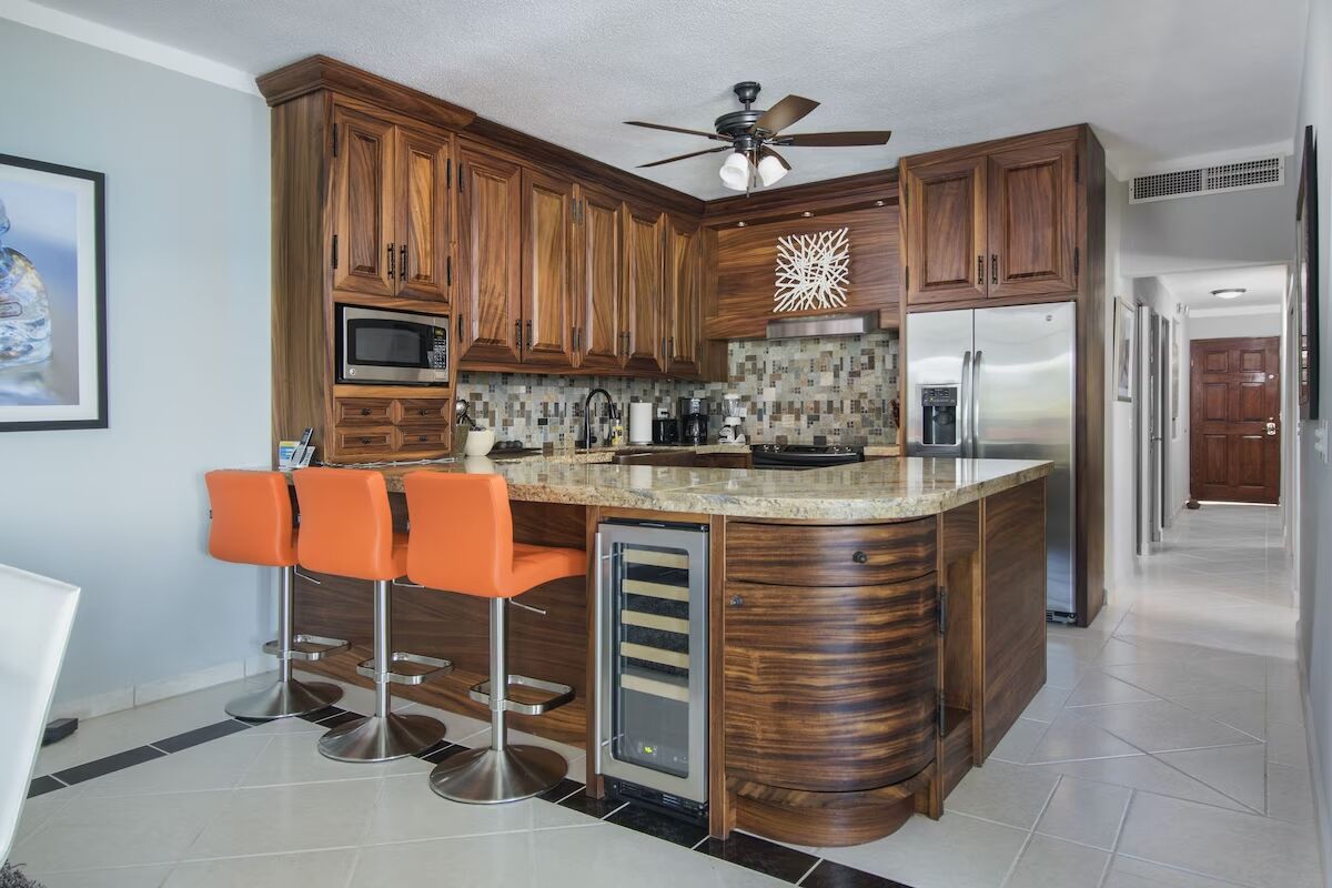 Frigorifero, microonde, forno, piano cottura