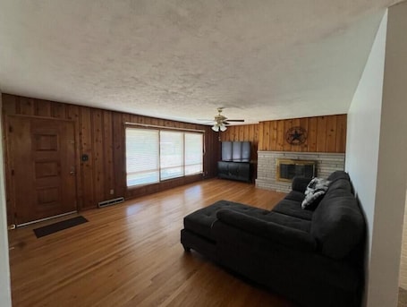 Smart TV. This 3 bedroom 2 bathroom home is 2.1 miles away from IU’s Memorial Stadium