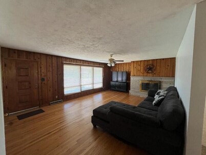 This 3 bedroom 2 bathroom home is 2.1 miles away from IU’s Memorial Stadium